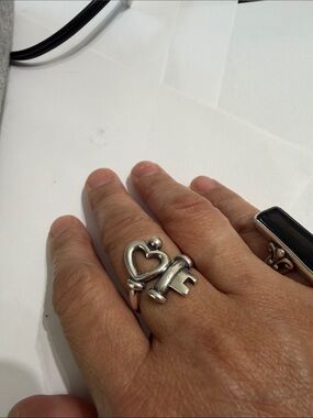 James Avery Silver Heart & Key Ring size 8  1/2